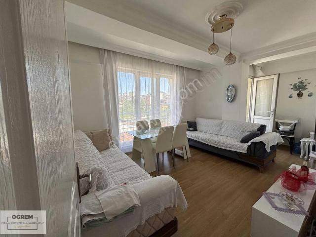 Ümraniye Armağanevler Mahallesi Ara Kat 2+1 Satılık Daire