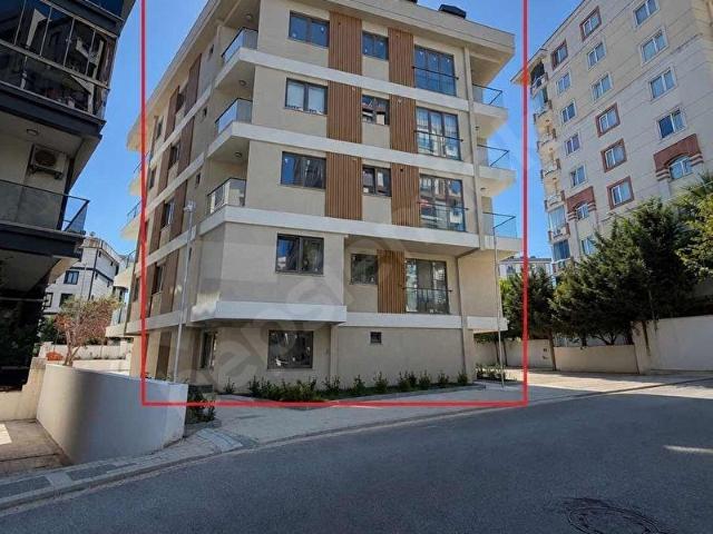 Ümraniye Atatürk Mah.Çarşıya Paralel 0 Binada 2+1 75 m Satılık