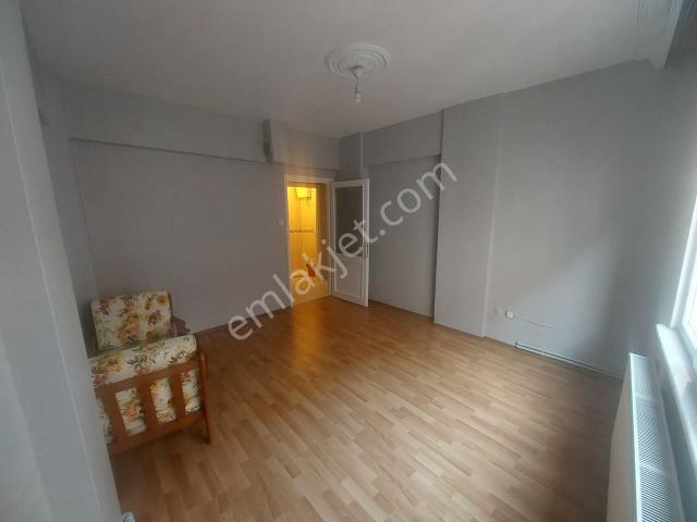 Ümraniye Atatürk Mahallesi Çarşı Merkezi 2+1 Kiralık Daire