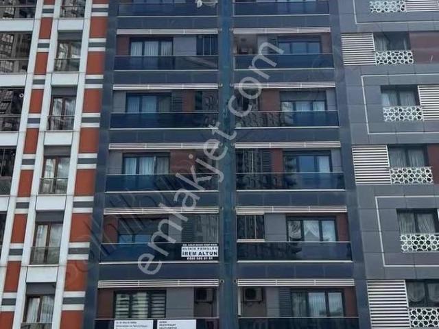 Ümraniye Atakentte Yatırımlık / Oturuma Uygun 3+1 Daire
