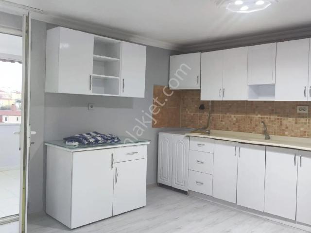 Ümraniye Cemil Meriç Mahallesi Çayırönü Caddesi 2.kat 2+1