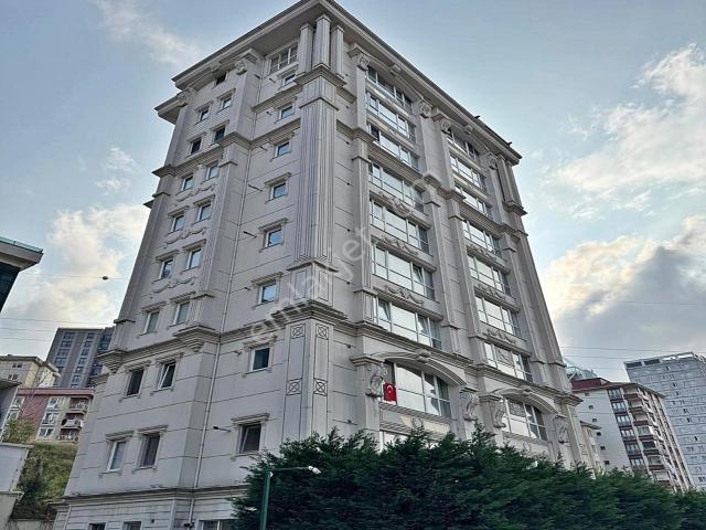 Ümraniye De Site İçi Otoparklı Güvenlikli 3+1 Satılık Daire