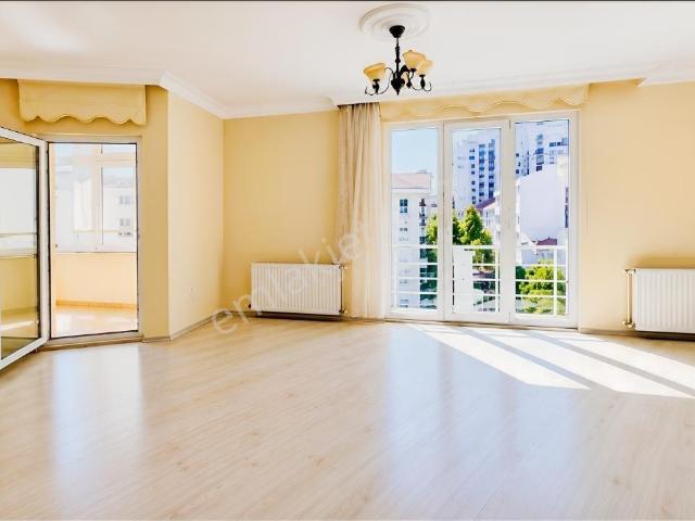 Ümraniye/ Dudullu Merkezde 2+1 Kiralık