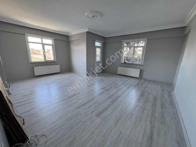 Ümraniye Elmalıkent Mahallesi Kiralık 3+1 Arakat Daire !