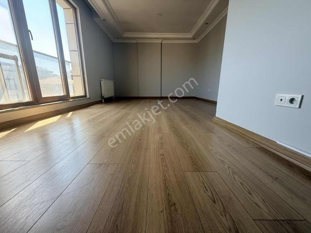 Ümraniye Elmalıkent Mh.2+1 Site İçinde Kiralık Daire