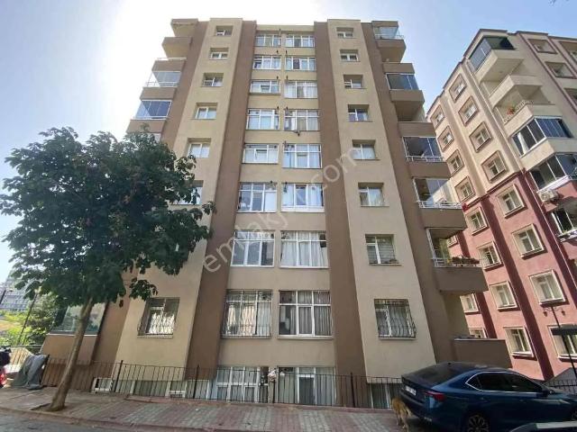 Ümraniye Elmalıkent 'de Şehir Manzaralı Satılık 3+1 Daire