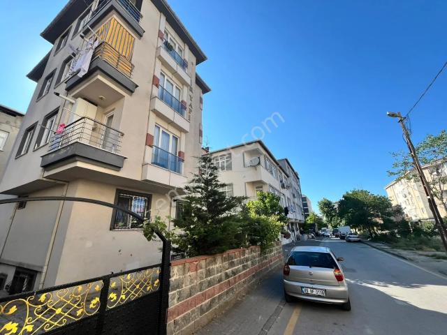 Ümraniye Esenşehirde Hastaneye Yakın Kiralık Yüksek Giriş 1+1