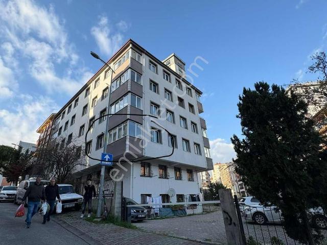 Ümraniye Esenevlerde Cengiz Topel Caddesine Yakın 2+1 Satılık