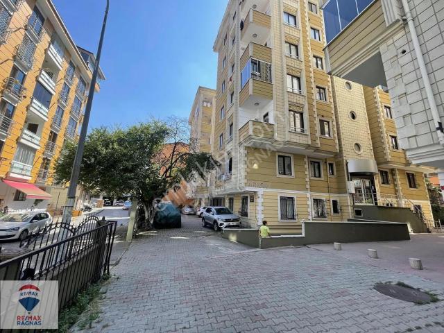 Ümraniye İnkilap Mahallesi'nde 2+1 Kiralık Daire