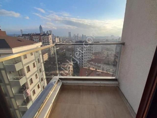 Ümraniye İstiklal De merkezi Konumda full Eşyalı otoparklı kiralık 3+1