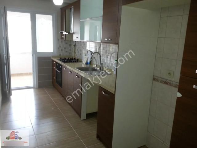 Ümraniye İstiklal Mahallesi Sitede Satılık 3+1 Daire