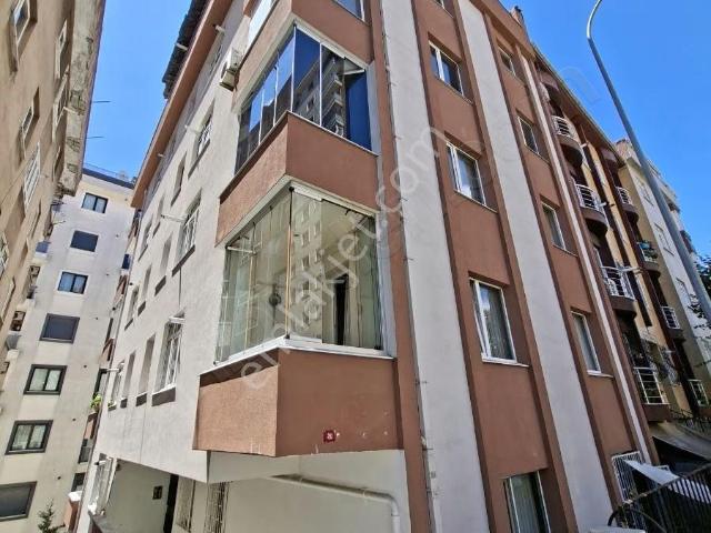 Ümraniye İstiklal'de Metro Yakını Kiralık 2+1 Daire 80m²