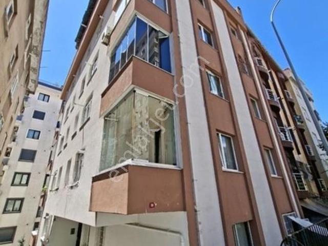 Ümraniye İstiklal'de Metro Yakını Kiralık 2+1 Daire 80m²