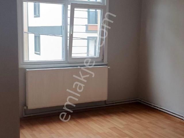 Ümraniye Ihlamurkuyu Mah 2.kat 2+1metro Yürüme Mesafesi Kiralık Daire Ev