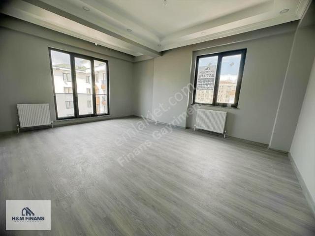 Ümraniye Madenler Mah'de 2+1 Satılık Daire