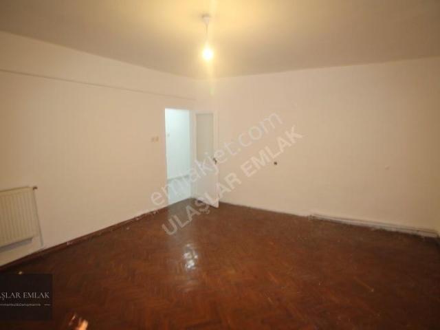 Ümraniye Site Mah. 2+1 90 M2 Kiralık Giriş Kat Daire
