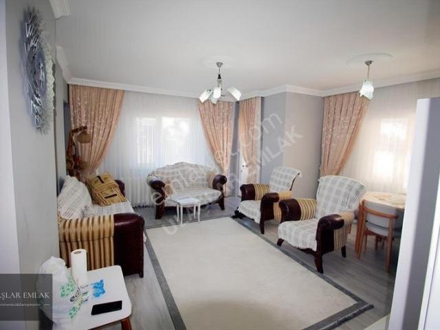Ümraniye Site Mah. 3+1 130 M2 Satılık Arakat Daire