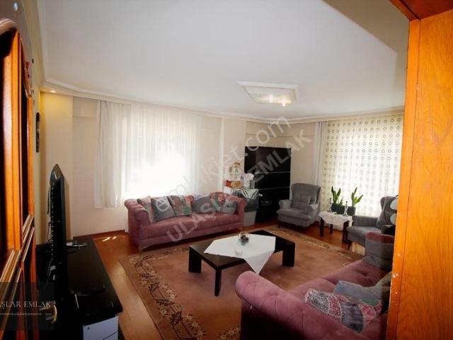 Ümraniye Site Mah 3+1 140 M2 Satılık Arakat Daire