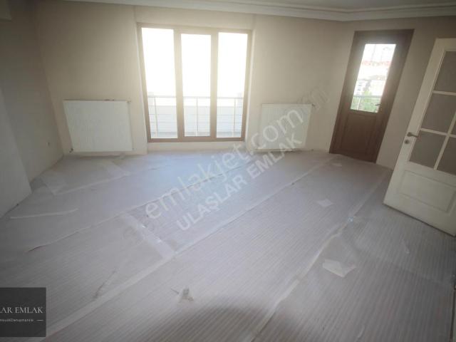 Ümraniye Site Mah Ana Cadde Üstü 2+1 85 M2 Kiralık Arakat Daire