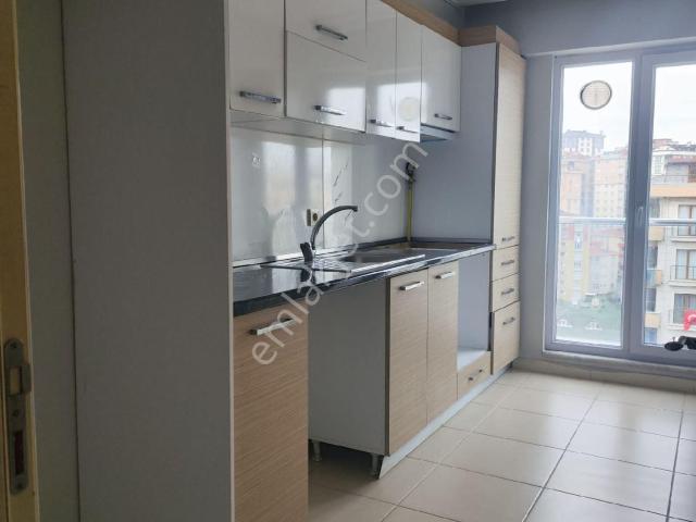 Ümraniye Site Mahallesi Soyak Metro Yanı Finans Merkezi Karşısında Havuzlu Otopark Lı 7.kat2+1