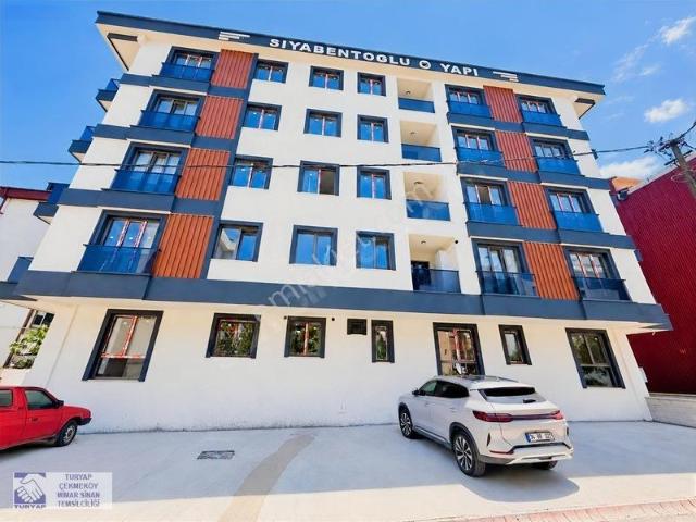 Ümraniye'de Metrogarden Avm'nin Dibinde Sıfır 3+1 Arakat Daire