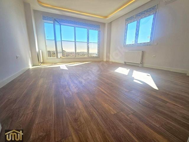UMUT GAYRİMENKUL BAĞDAT CAD. MARMARAY VE SAHİLE YAKIN 200M2 4+1