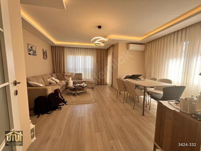UMUT GAYRİMENKUL KOZYATAĞI BAYAR SARIKANARYADA BOŞ 2+1 80M2 NET