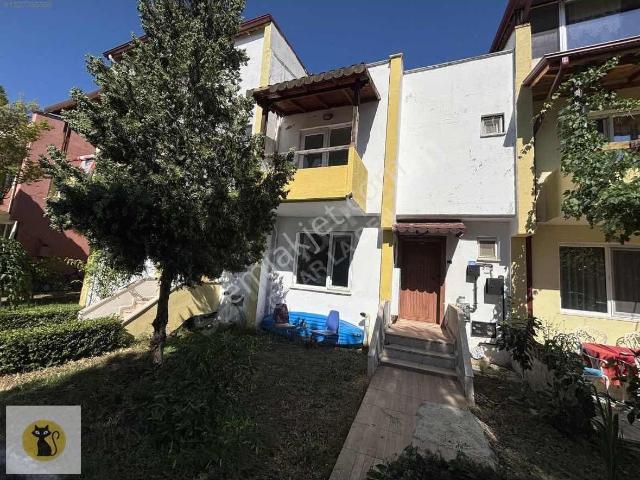 Umut Sitesinde Havuzlu 4+2 Kiralık Villa