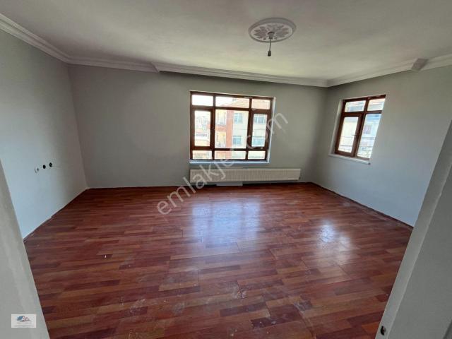 Umut 19 Dan 30 Ağustos Mah. 3.katta Öncephe Kiralık 3+1 Daire