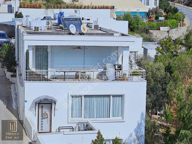 Umurca Emsalsiz Genişlikte 200 M2 3 Banyolu 3+1+1 Satılık Daire