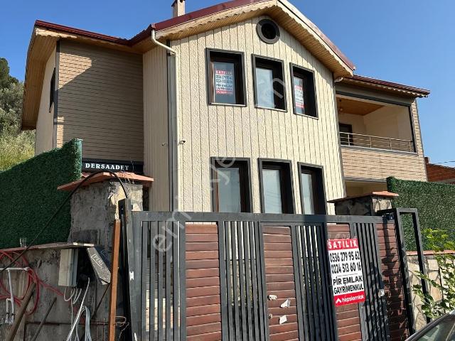 Umurbeyde Bahçeli Deniz Manzaralı Satılık Villa