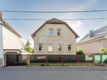 Umwerfender Garten mit sanierungsbedürftigem Einfamilienhaus in ruhiger Lage – Ihr Projekt mit Zukunft!