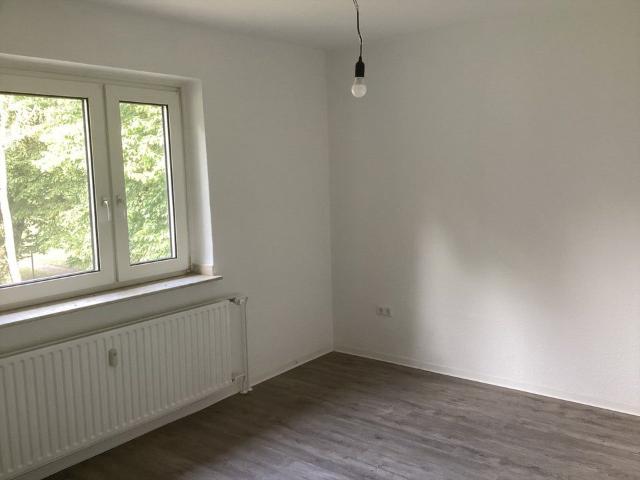 Umzug gefällig? Renovierte 3 Zimmer Wohnung mit Balkon