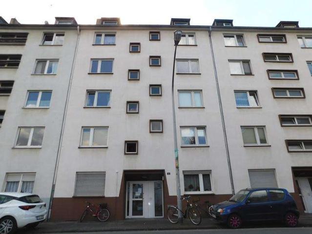 Umzug gefällig? Sanierte 2 Zi. Wohnung in zentraler Lage mit Balkon