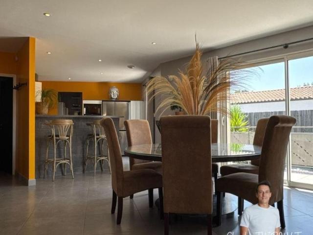 Un air de vacances toute l'année… Découvrez cette superbe vi. 165m² Beaucaire