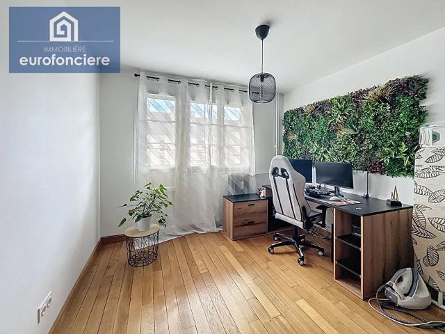 UN APPARTEMENT T4