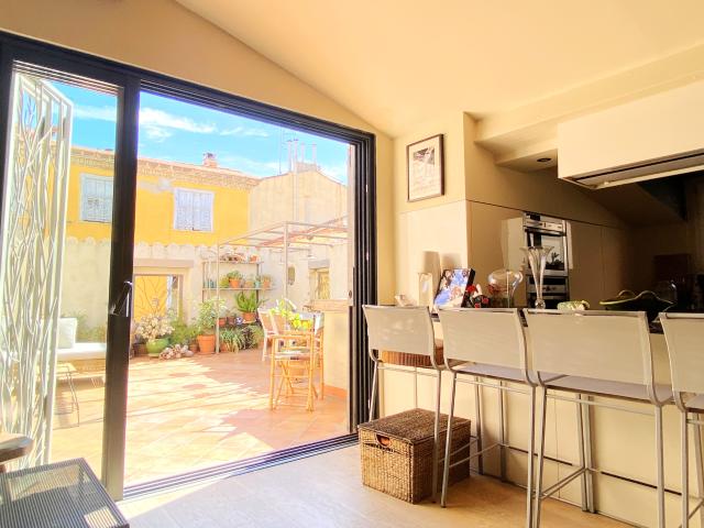 UN APPARTEMENT ATYPIQUE ET DE CARACTERE, AU CENTRE VILLE DE PERPIGNAN