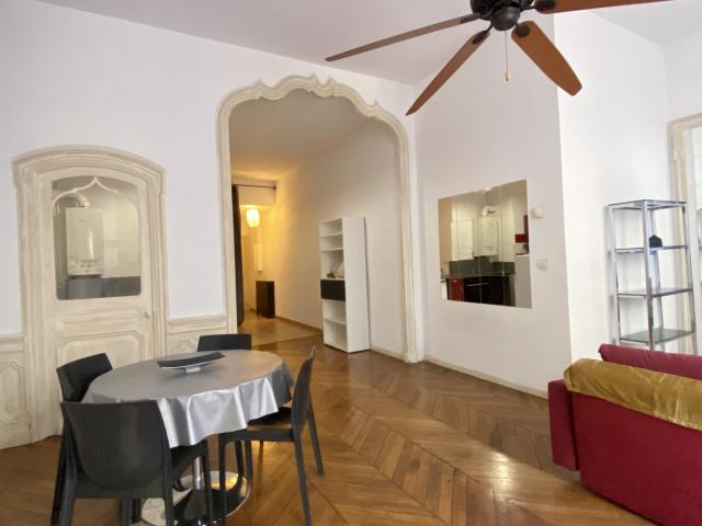 UN APPARTEMENT BOURGEOIS, STYLE LOFT, EN CENTRE VILLE DE PERPIGNAN