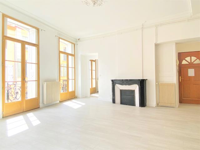 UN APPARTEMENT BOURGEOIS T2, 62m² SH, HYPERCENTRE DE PERPIGNAN