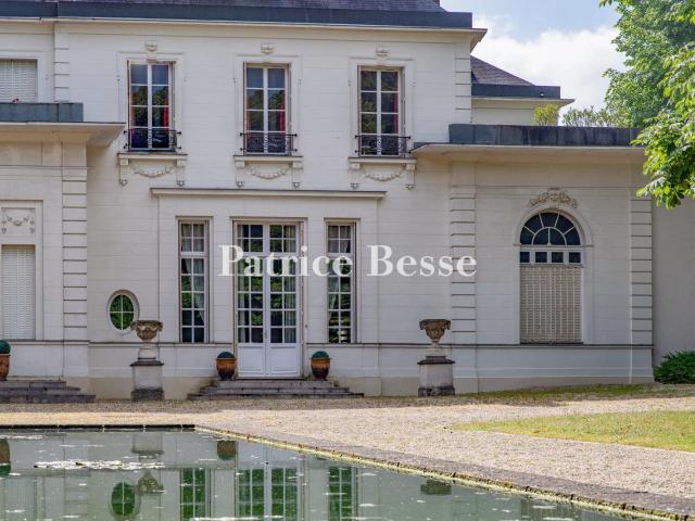 Un appartement de 295 m², entièrement rénové, dans un châtea. 295m² Montgeron
