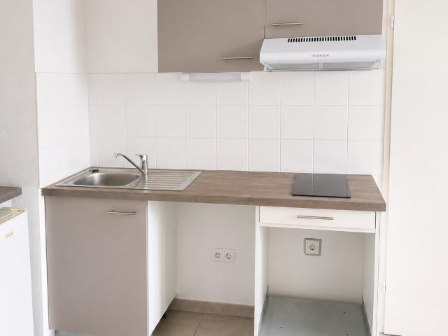 UN APPARTEMENT EN REZ DE JARDIN, DE TYPE 2, AVEC PARKING, A PERPIGNAN SUD