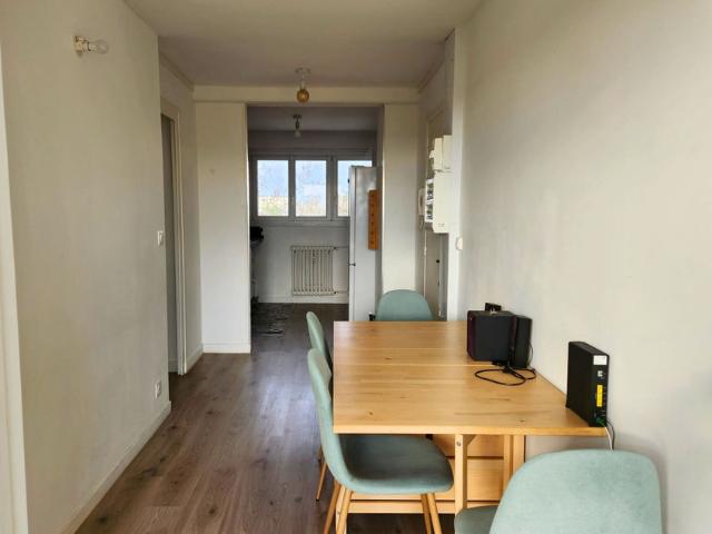 Un appartement lumineux, fonctionnel et bien situé, à