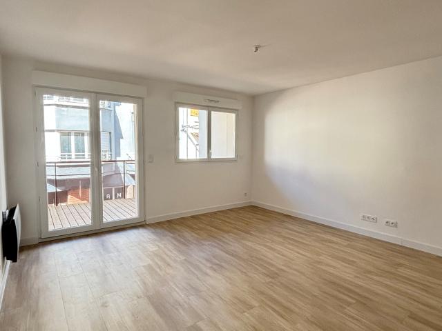 UN APPARTEMENT RECENT, DE TYPE 3, AVEC TERRASSE ET PARKING, A PERPIGNAN CENTRE