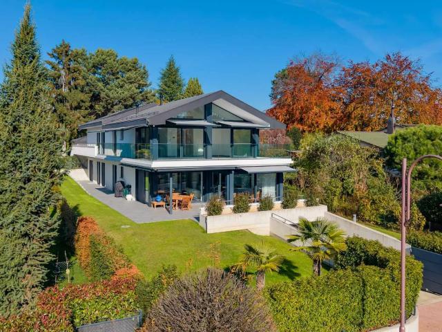 Un bien d’exception alliant confort, modernité, espaces généreux et vue lac