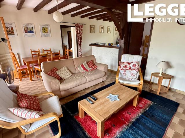 Un bungalow de trois chambres avec piscine à quelques minutes d'Aubeterre sur Dronne