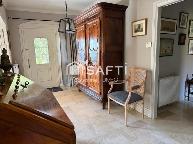 Un cadre verdoyant et privilégié, à seulement 5 minutes de L. 183m² Lons le Saunier