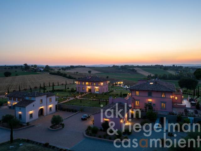 Un capolavoro toscano: villa con dependance, cantina e pisci. 1802m² Cortona