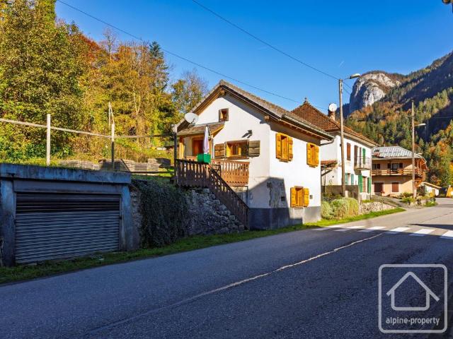 Un chalet indépendant de 2 chambres sur un terrain de 532 m2, entre le lac Léman et les stations de ski des Portes du Soleil