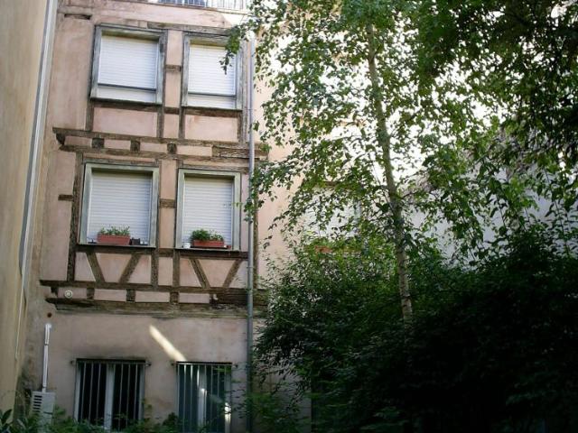Un charmant studio idéalement situé – Grand île / rue du Coq