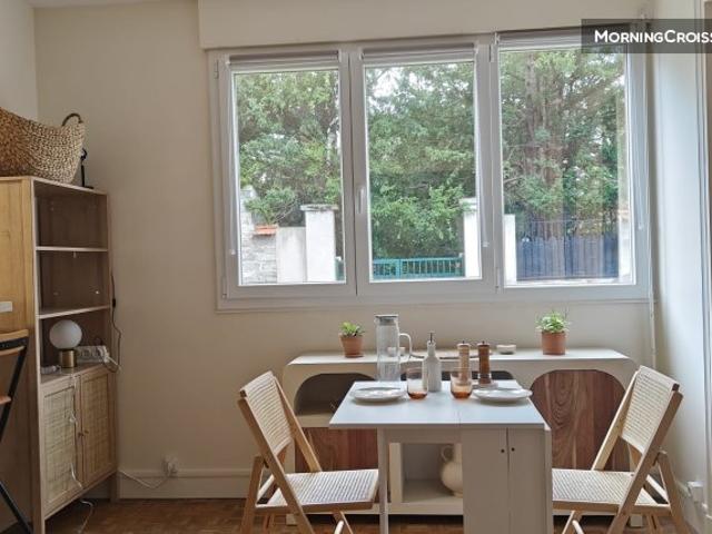 Un cocon ensoleillé avec balcon